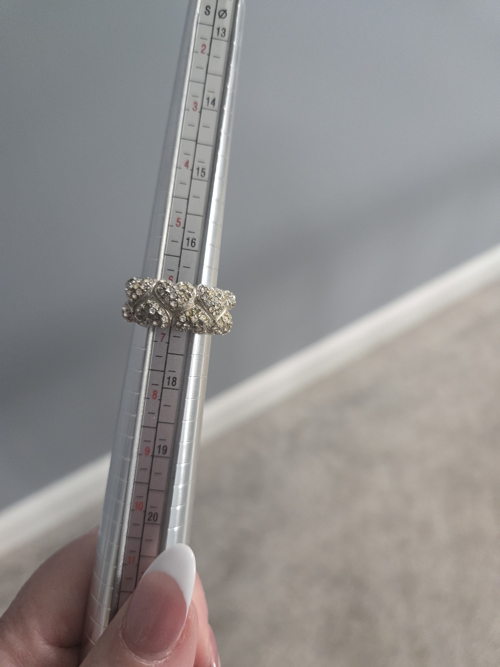 Pavé Crystal Cluster Band Ring in Silver Tone